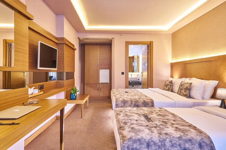 Room 17 of 34