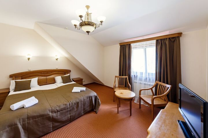 Room 2 of 38