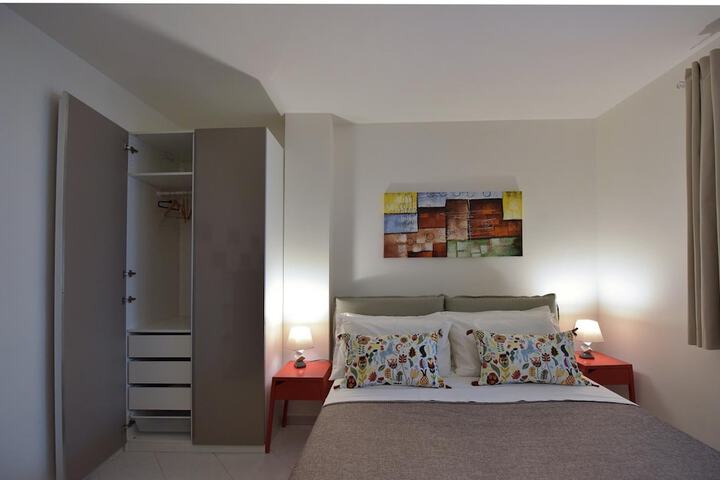 Room 8 of 28