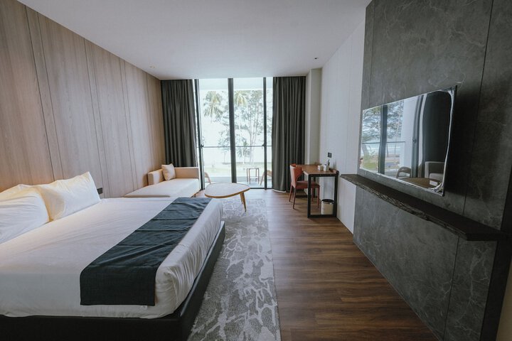 Room 6 of 33
