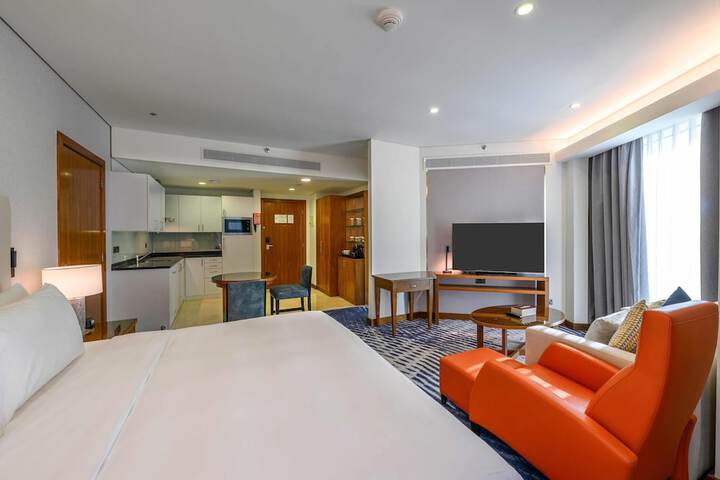 Room 53 of 106