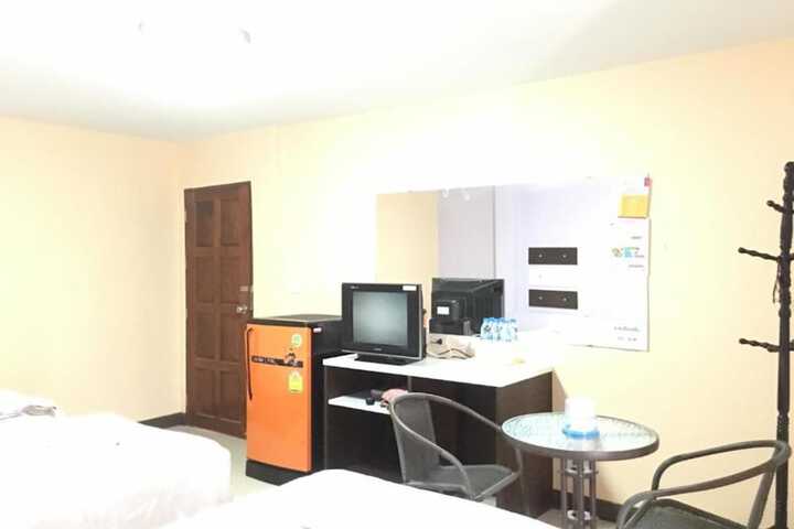 Room 4 of 27