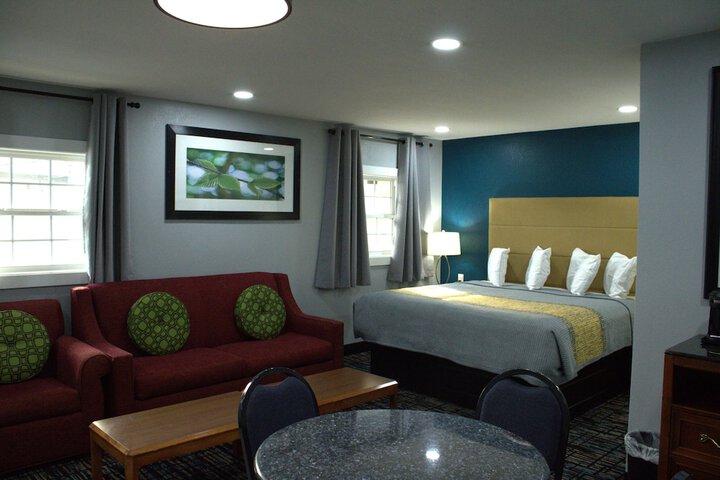 Lounge 82 of 112