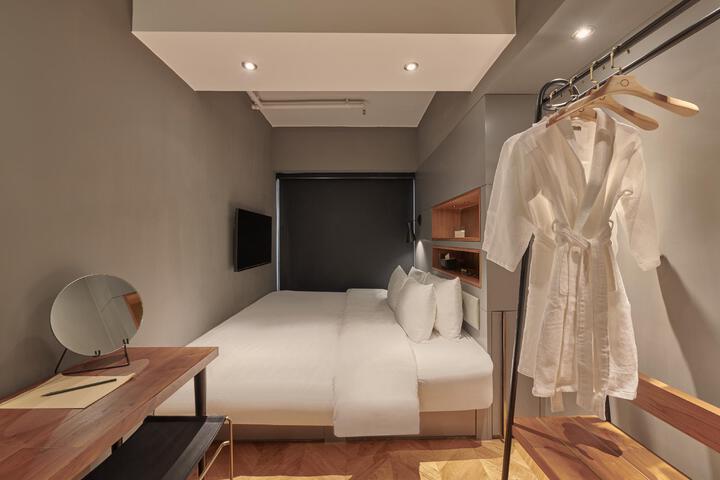 Room 14 of 15