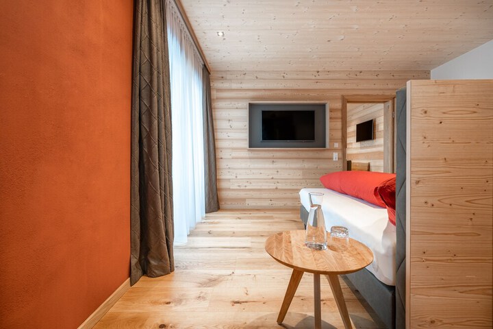 Room 9 of 50
