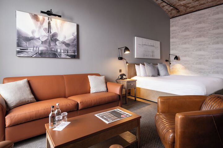 Room 4 of 32