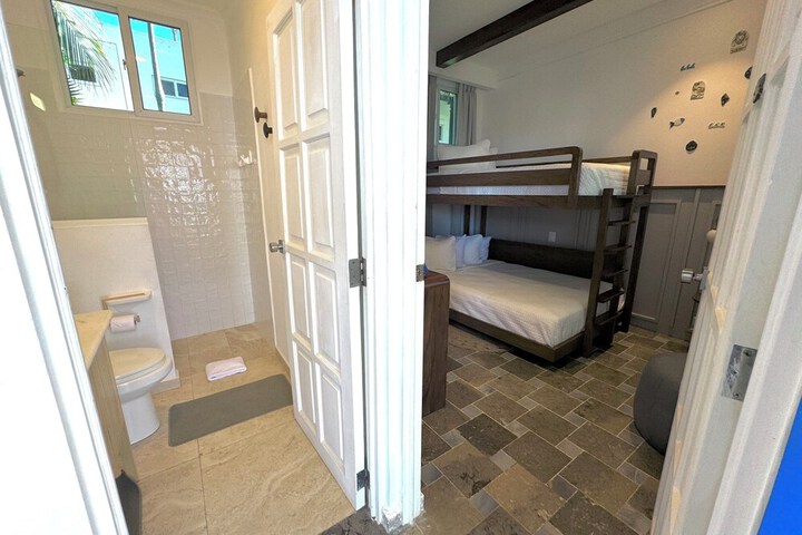 Room 12 of 38