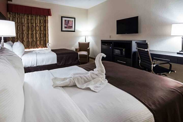 2 Queen Beds (1 of 7)