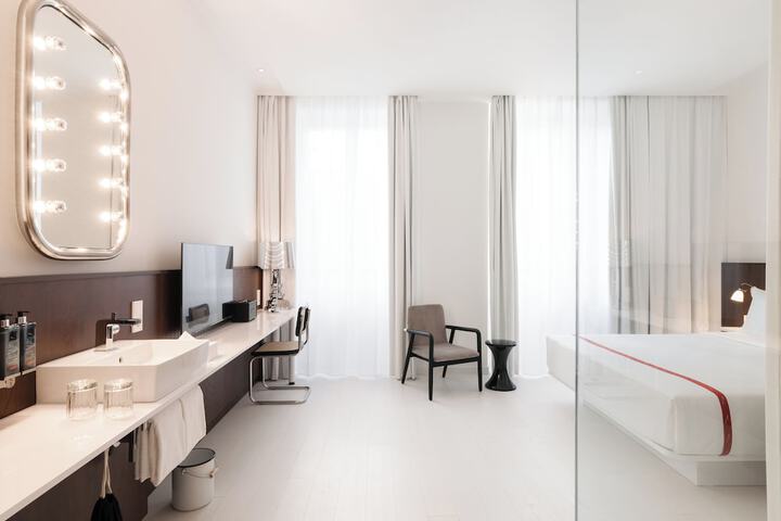 Room 12 of 60
