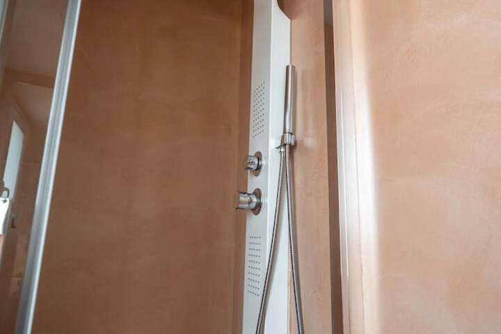 Room 93 of 121