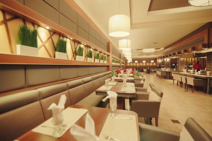 Dining 43 of 54