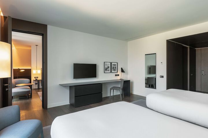 Room 17 of 213