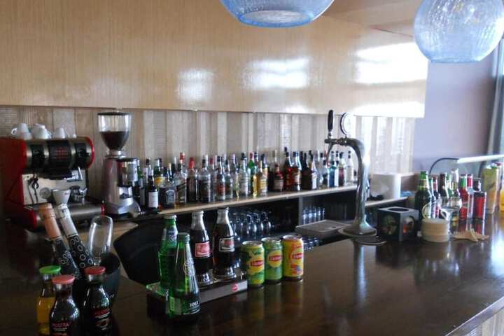 Lounge 52 of 66