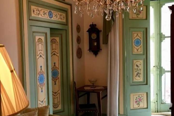 Room 10 of 43