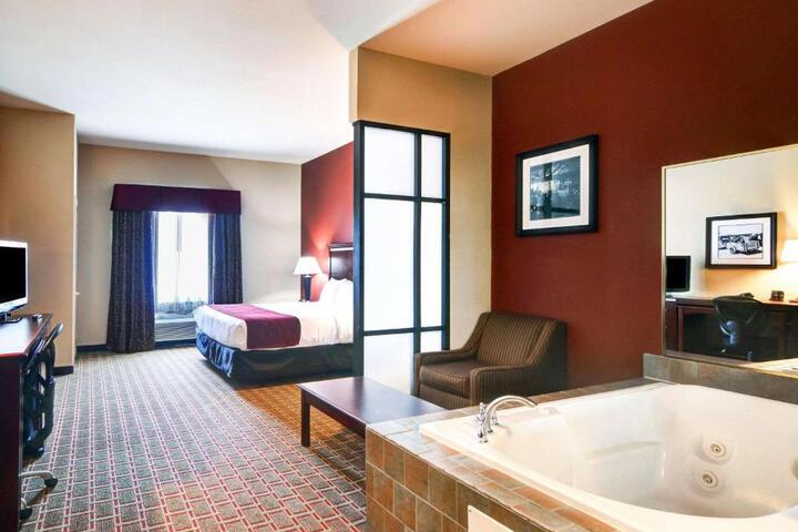 1 King Bed Suite (17 of 20)