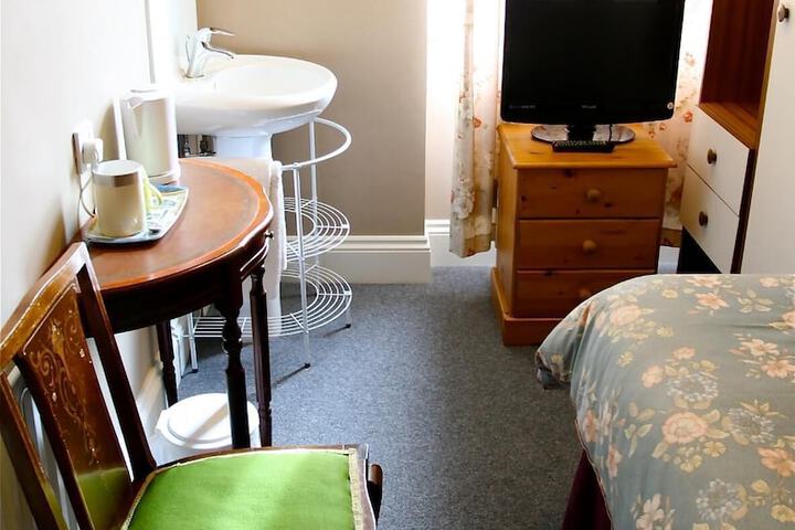 Room 7 of 19