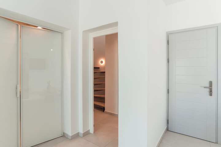 Room 26 of 65