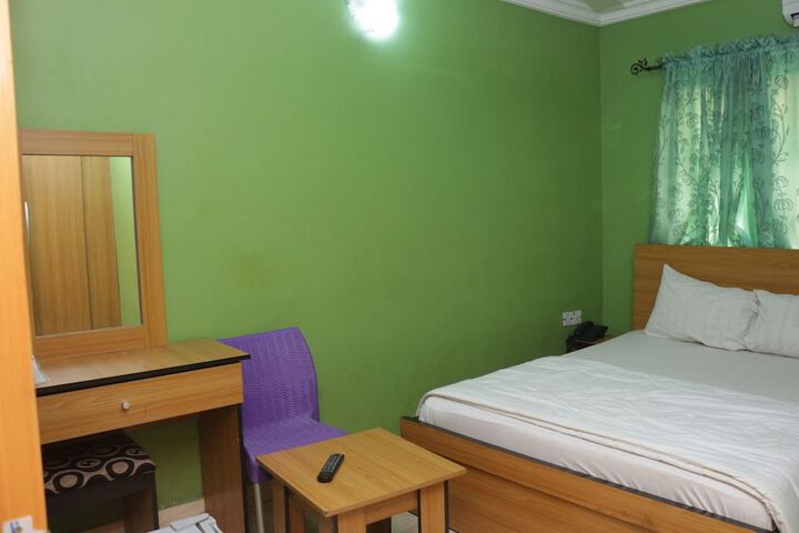 Room 4 of 20