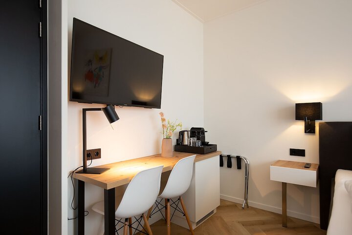 Room 30 of 49