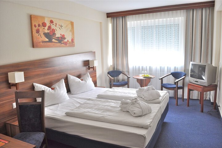 Room 5 of 35