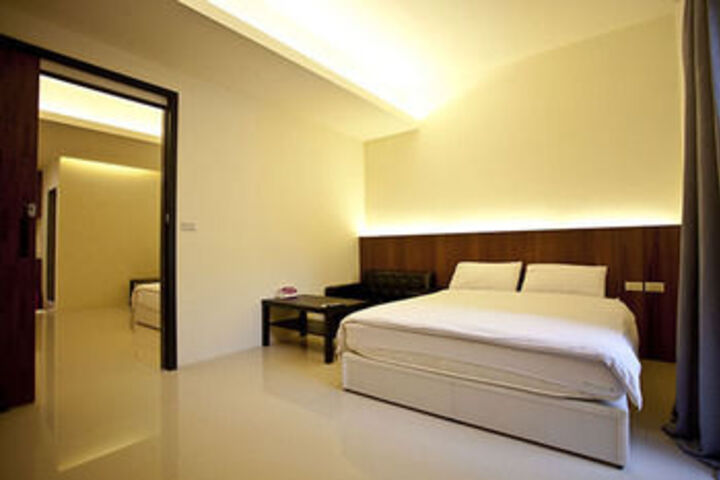 Room 8 of 16