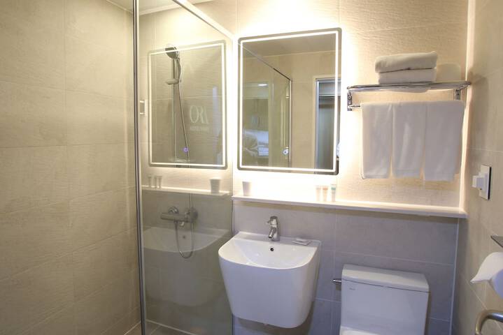 Room 7 of 14