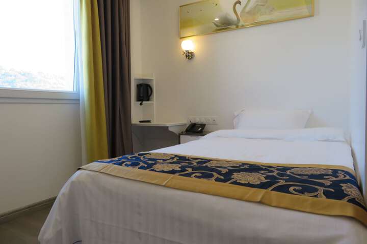 Room 2 of 37