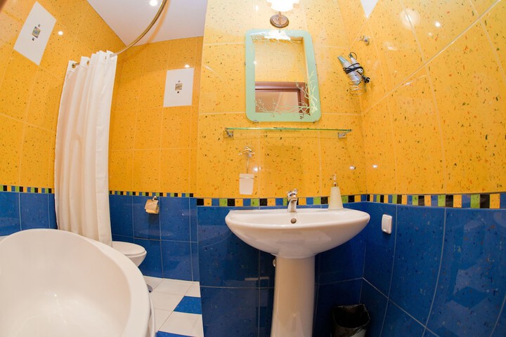 Deep soaking bathtub