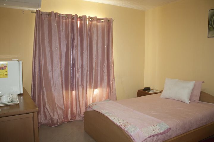 Room 10 of 66