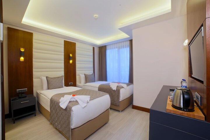 Room 32 of 73