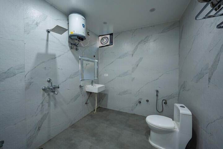 Room 8 of 10