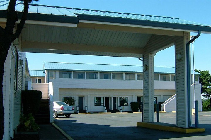 Exterior of NEWPORT CITY CENTER MOTEL