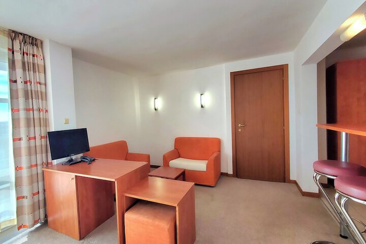 Room 13 of 23