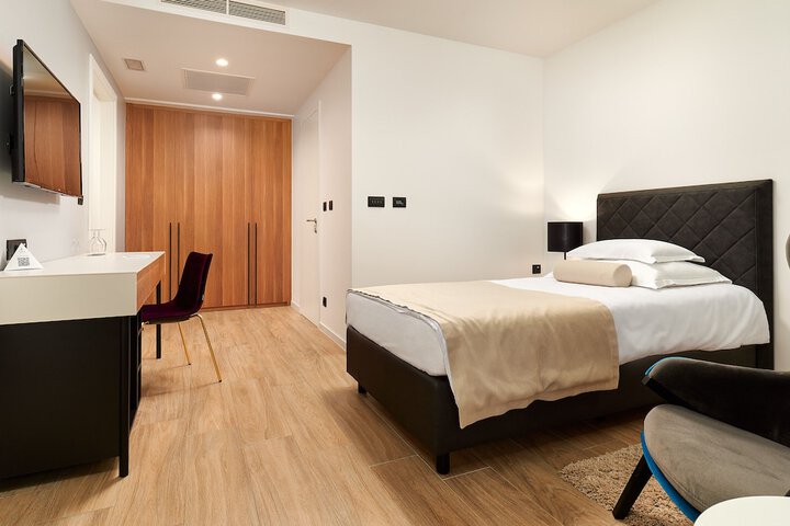 Room 35 of 106