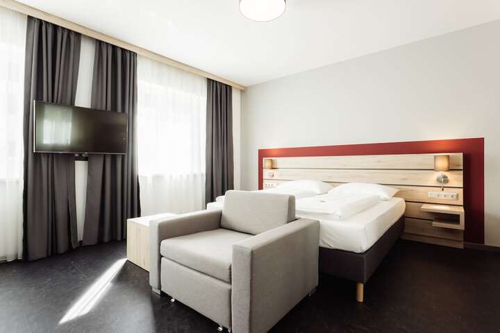 Room 17 of 104
