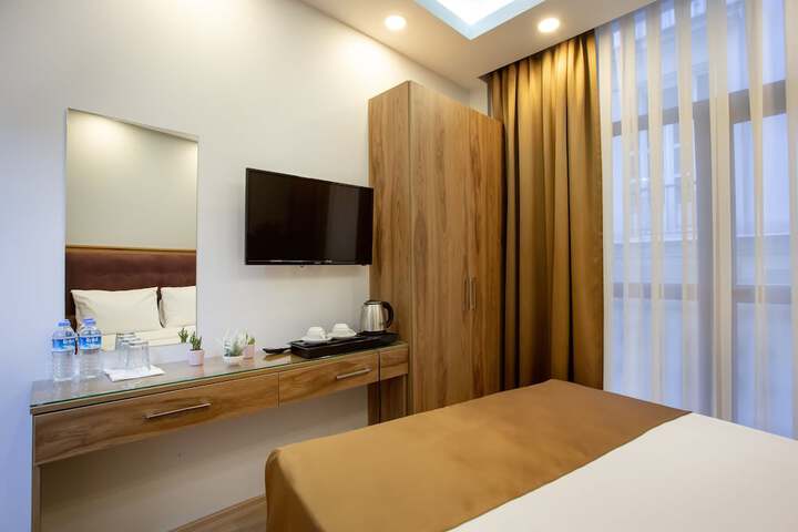 Room 43 of 66