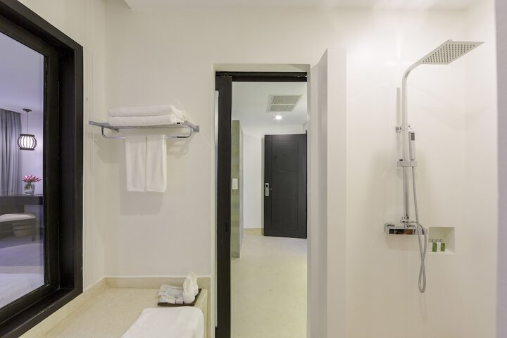 Room 34 of 80