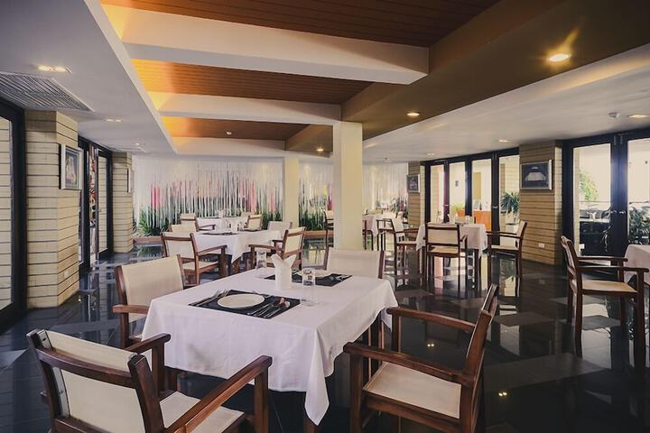 Dining 48 of 61