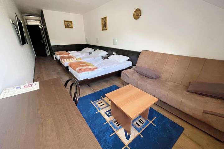 Room 27 of 68