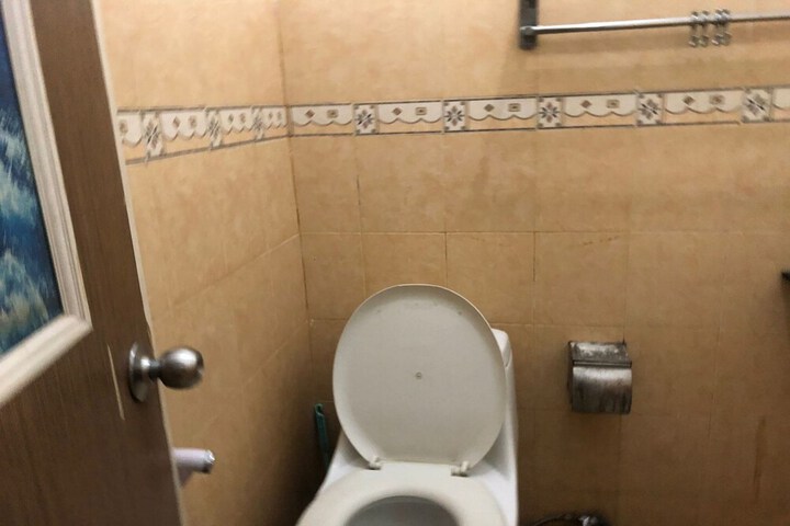 Room 9 of 10