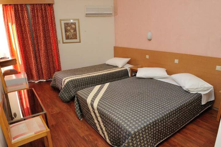 Room 17 of 28