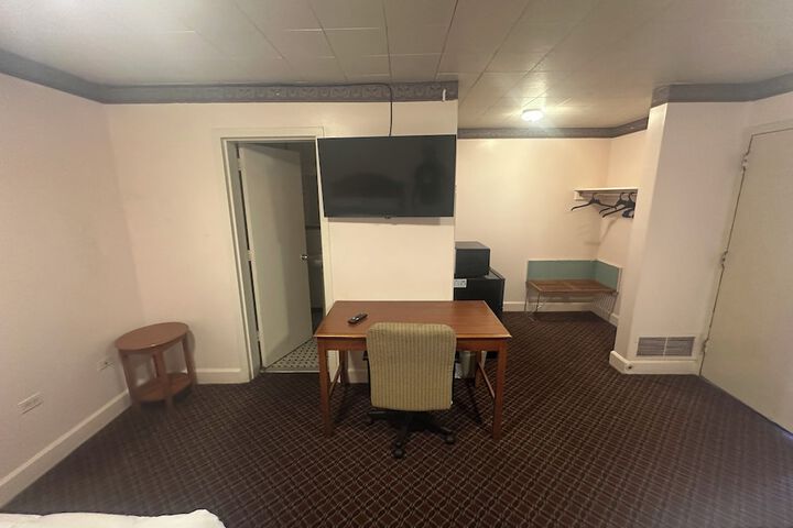 Room 17 of 31