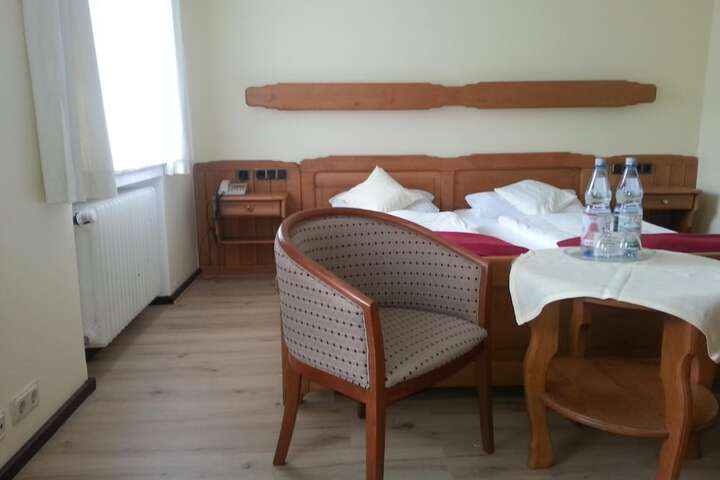Room 5 of 27