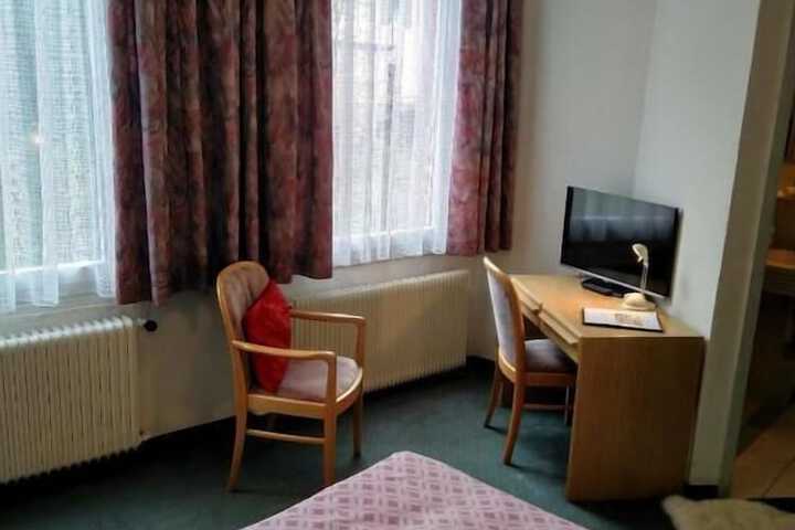 Room 8 of 44