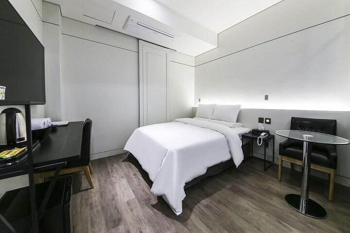 Room 15 of 35