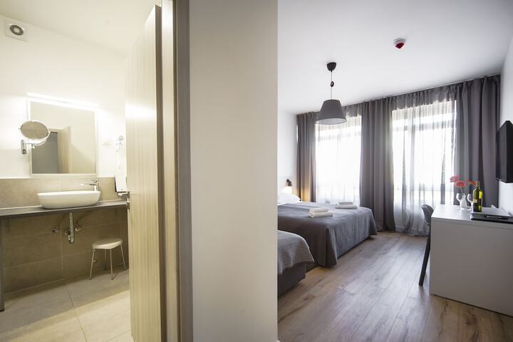 Room 27 of 79