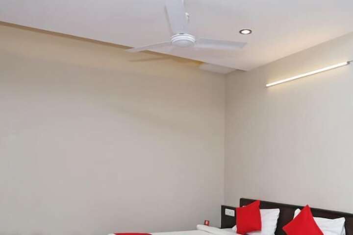 Room 2 of 2