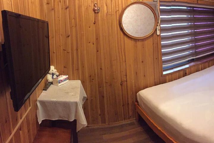 Room 7 of 92