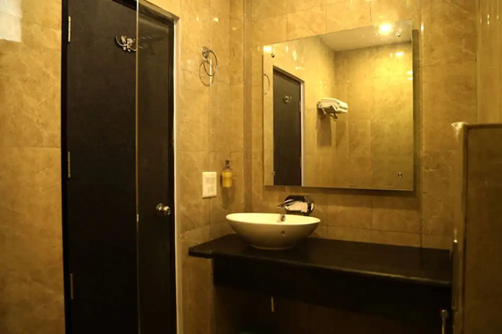 Room 6 of 13