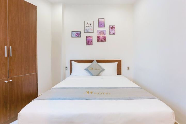 Room 3 of 12